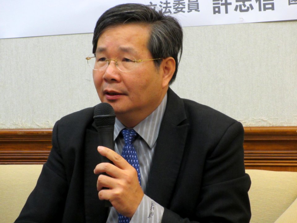 Hsu Chun-hsin from VOA (7)
