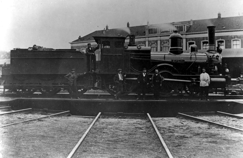 HUA-151363-Afbeelding van de stoomlocomotief nr 118 (uit de serie 74-82, 89-98 en 116-125) met de naam Beyling van de H.S.M. (Hollandsche IJzeren spoorwegmaatschappij) en later omgenummerd als nr 1022 (serie 1