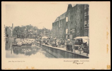 Houtkopersburgwal met op de achtergrond de Oudeschans. Uitgave N.J. Boon, Amsterdam