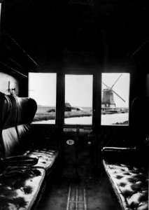 HUA-152076-Interieur 2e klasse van een houten rijtuig uit de serie NS B 6001 6003 ex NCS materieel 