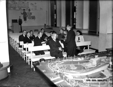 HUA-153843-Afbeelding van de speelkamer in het N.S.-station Amsterdam C.S. te Amsterdam, tijdens een demonstraite voor de vertegenwoordigers van diverse internationale spoorwegmaatschappijen (Propaganda Club)