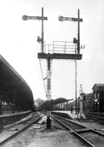 HUA-153864-Afbeelding van een asymmetrisch, tweevoudig bordessein op het Centraal Station te Utrecht