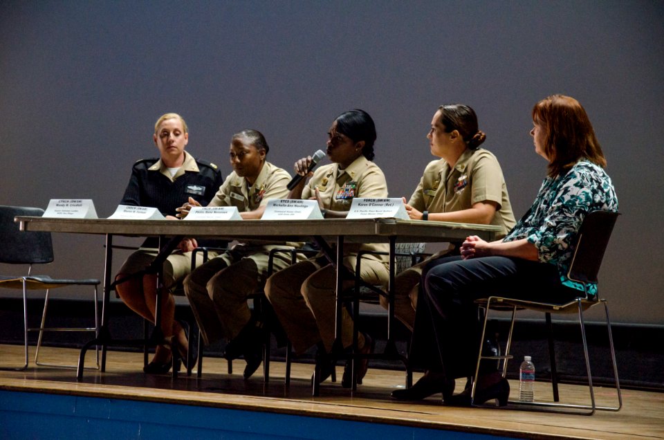 HSC-3 Women's Cultural Workshop 150501-N-DC018-201