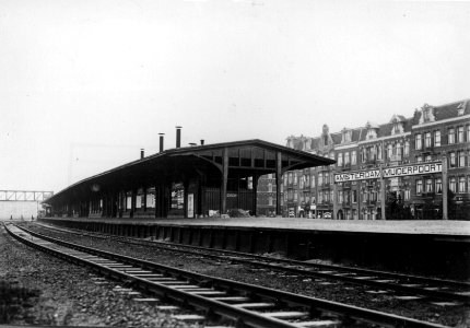 HUA-154567-Gezicht op het N.S.-station Amsterdam Muiderpoort te Amsterdam