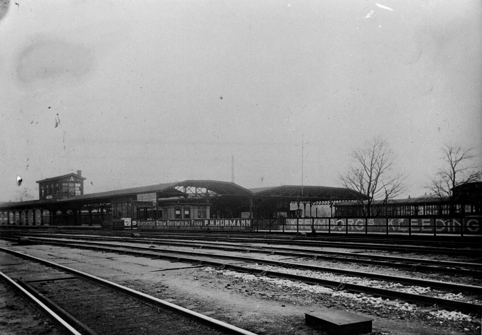 HUA-154669-Gezicht op het Buurtstation te Utrecht vanuit het noorden
