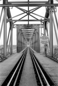 HUA-154964-Gezicht op de spoorbrug over de IJssel te Deventer