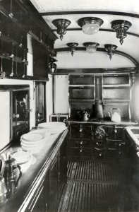 HUA-155187-Interieur van het keukenrijtuig NS 5 van de koninklijke trein van de NS keuken