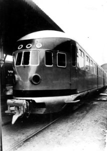 HUA-151169-Afbeelding van een diesel-electrisch treinstel DE 3 (serie 11-50) van de N.S. langs het perron van het N.S.-station Utrecht C.S. te Utrecht