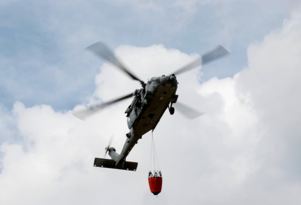 HSC-25 conducts wildfire training 150220-N-OG363-009