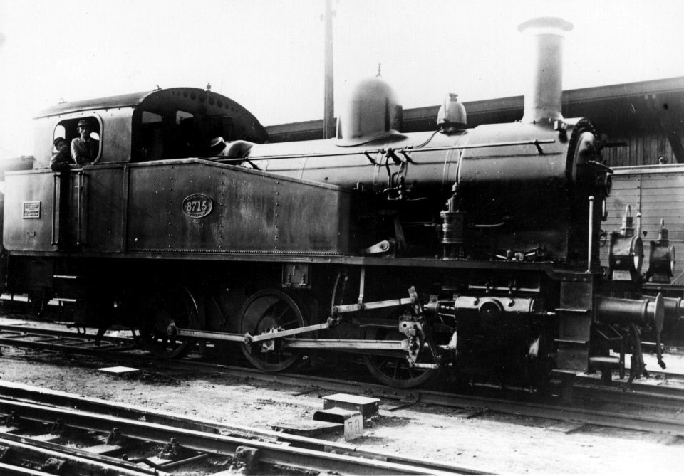 HUA-155467-Afbeelding van de stoomlocomotief nr. 8715 (serie 8700) van de N.S