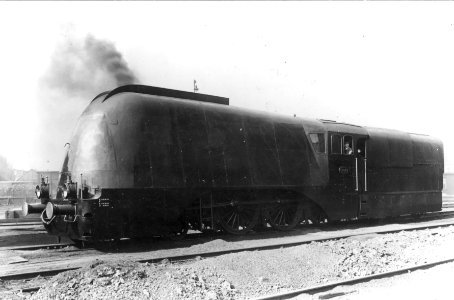 HUA-151367-Afbeelding van de stoomlocomotief nr. 3804 (serie 3700-3800) van de N.S. met stroomlijnbekleding