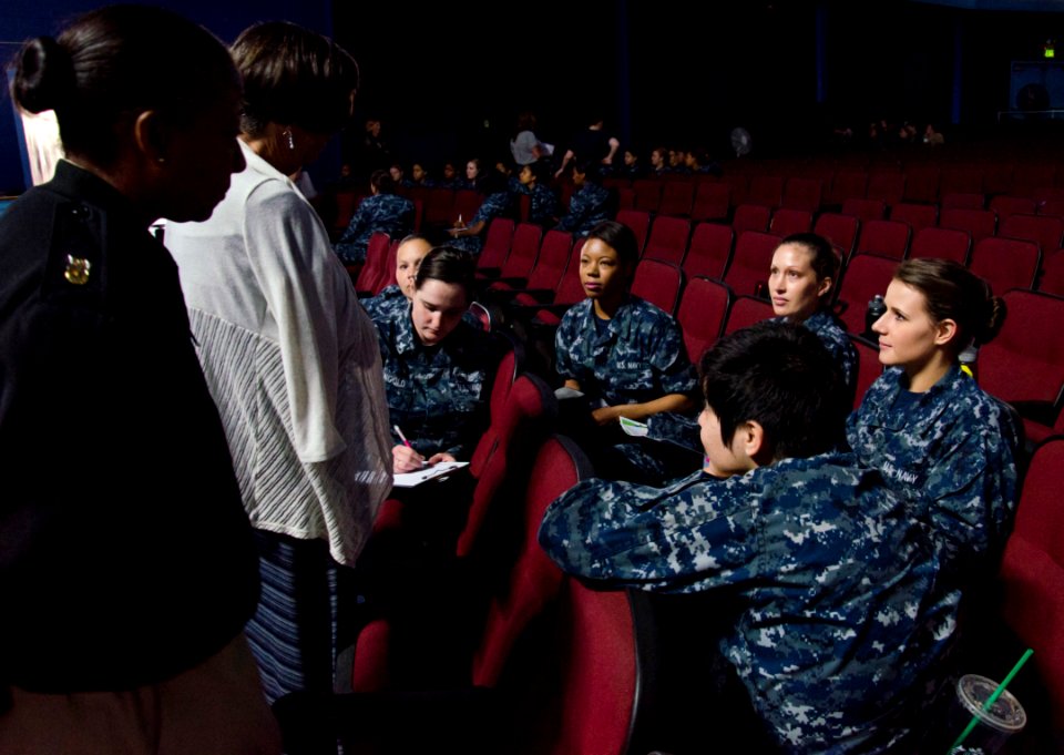 HSC-3 Women's Cultural Workshop 150501-N-DC018-109