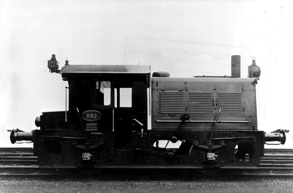HUA-151590-Afbeelding van de locomotor nr. 260 (serie200-300) van de N.S