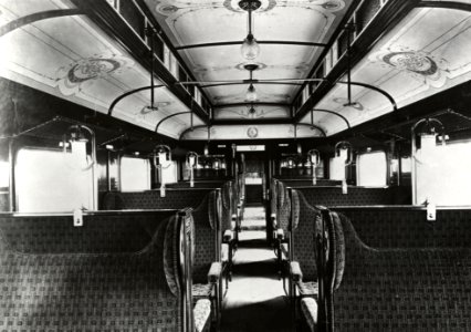 HUA-151637-Interieur van een motorrijtuig uit de serie mB 51-60 van de Z.H.E.S.M.- compartiment 2e klasse. N.B. De serie mB 51-60 van de Z.H.E.S.M. is in 1933 vernummerd de serie mB 9925-9933 - mBD 9951 van de N.S