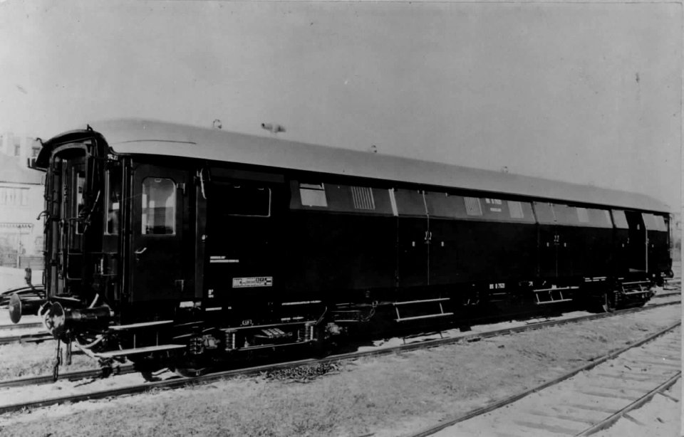 HUA-152023-Afbeelding van de bagagewagen nr B 7521 serie 7521 7577 van de NS