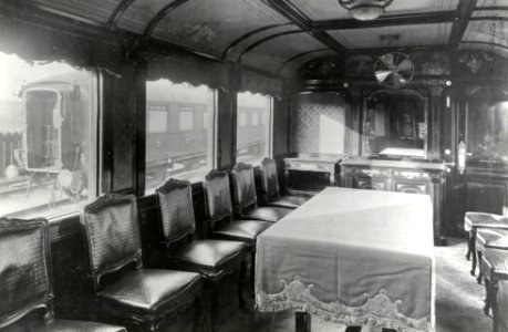 HUA-152279-Interieur van het salonrijtuig NS 3 van de koninklijke trein van de N.S.- eetzaal