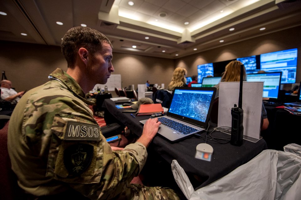 HSI SRT Security at the Minneapolis Convention Center (39298710084)
