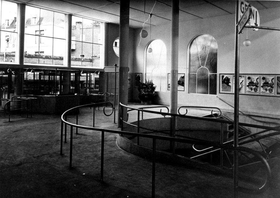 HUA-152391-Interieur van het N.S.-station Arnhem te Arnhem- nieuw uitgangsgebouw