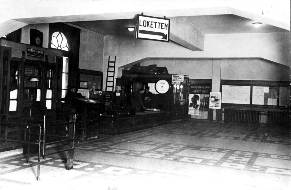 HUA-152553-Interieur van het NS station Utrecht CS te Utrecht bagagebalie