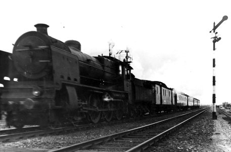 HUA-151311-Afbeelding van een stoomlocomotief uit de serie 3900 van de N.S. met de internationale trein Etoile du Nord