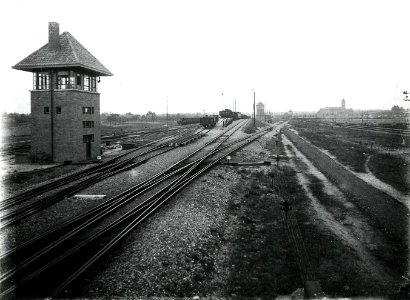 HUA-163196-Gezicht op het rangeerterrein te Susteren