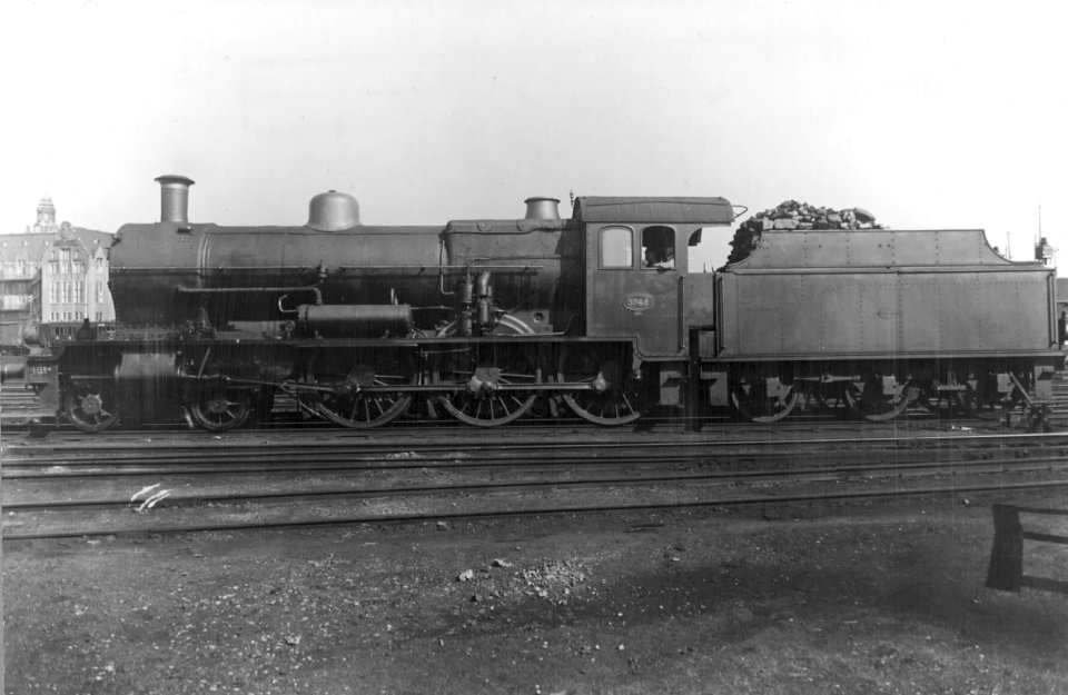 HUA-151409-Afbeelding van de stoomlocomotief nr. 3748 (serie 3700-3800) van de N.S. te Amsterdam Rietlanden