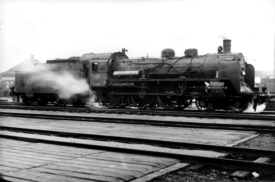 HUA-151434-Afbeelding van de stoomlocomotief nr. 4051 (ex Deutsche Reichsbahn 17 248) van de N.S. te Eindhoven