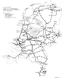 HUA-163408-Afbeelding van een kaart uit februari 1940 van het spoorwegnet van de NS met de geprojecteerde maar nooit uitgevoerde spoorlijn over de Afsluitdijk 