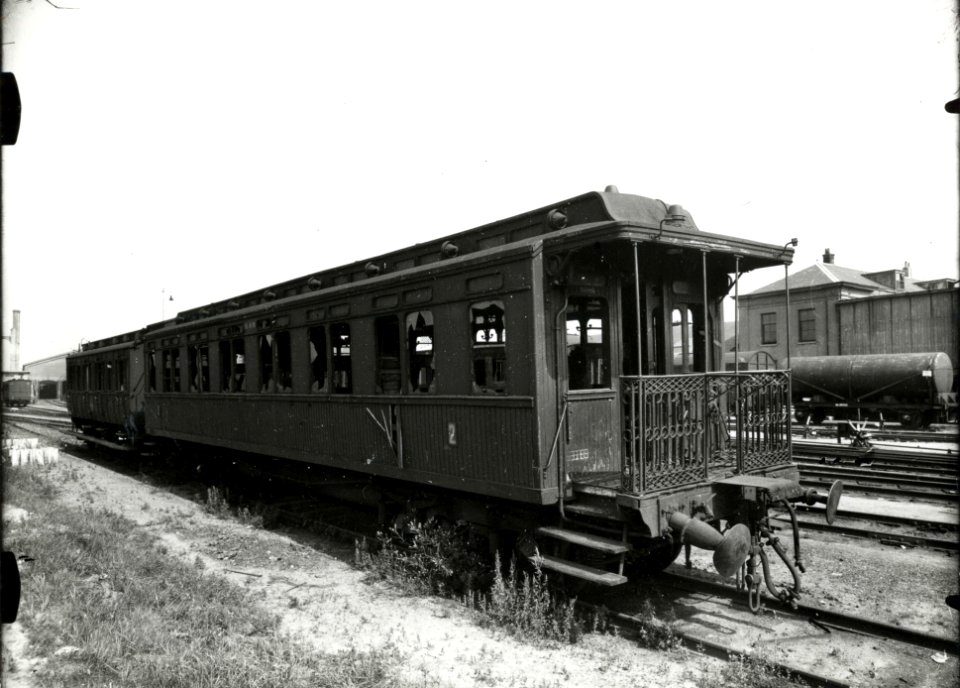 HUA-163519-Afbeelding van het tijdens de oorlog vernielde rijtuig B 1811 vermoedelijk van de NS te Utrecht