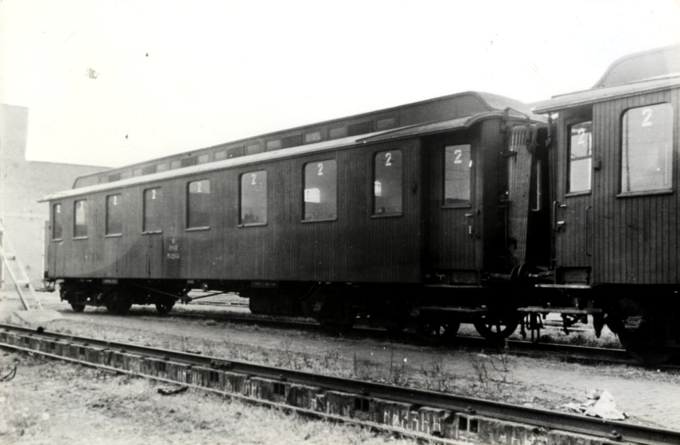 HUA-163573-Afbeelding van het door de NS van de Deense spoorwegen DSB gehuurde rijtuig nr C 2955