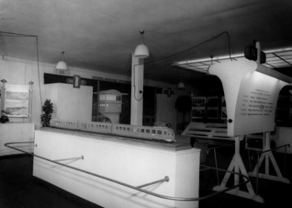 HUA-163581-Afbeelding van de wederopbouw tentoonstelling van de NS te Nijmegen