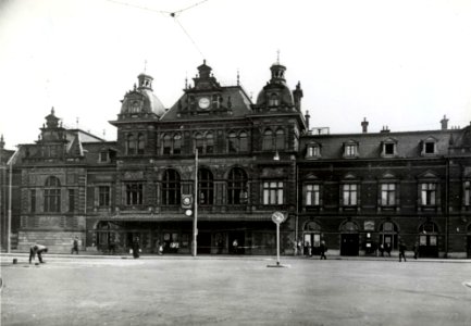 HUA-155104-Gezicht op het H.S.M.-station Den Haag H.S. te Den Haag