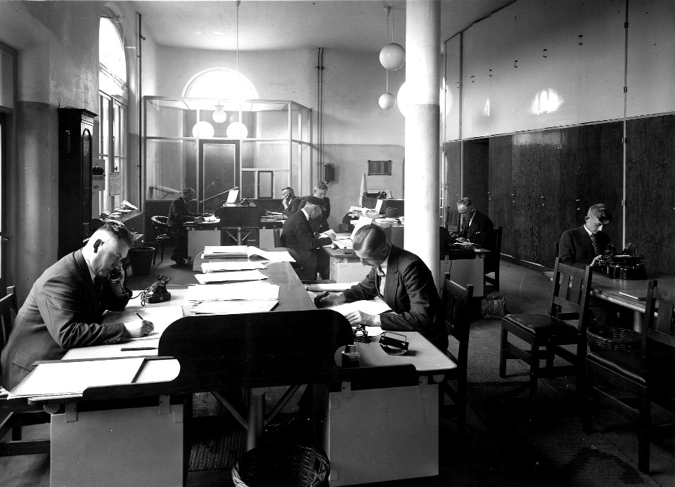 HUA-163715-Interieur van het N.S.-station Utrecht C.S. te Utrecht- algemeen bureau. N.B. De afbeelding maakt deel uit van een serie foto's met betrekking tot de Spoorwegwerken te Utrecht