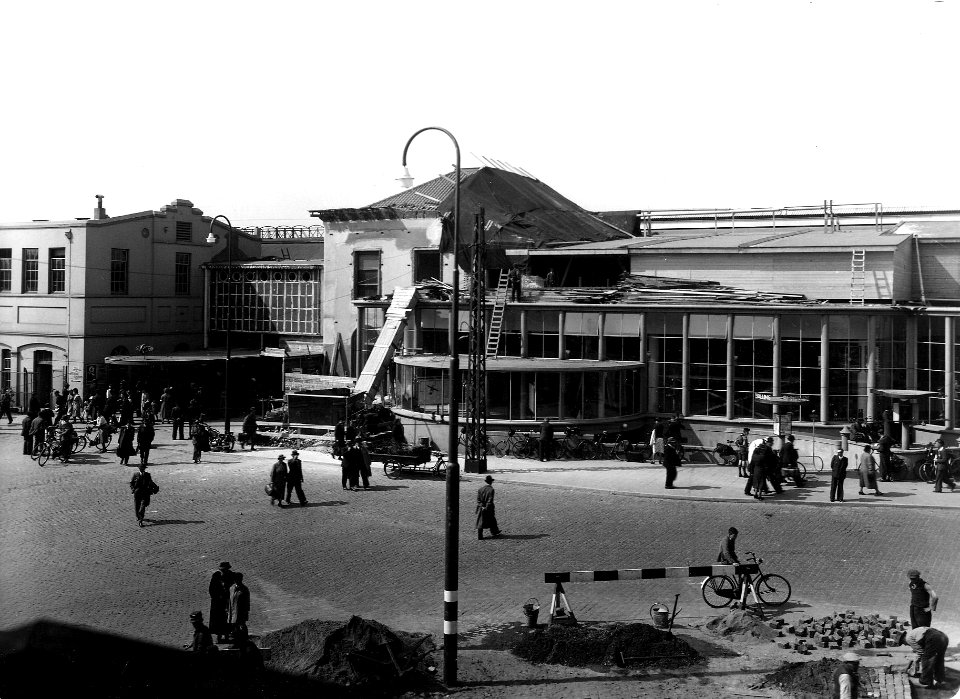 HUA-163719-Gezicht op een gedeelte van het NS station Utrecht CS te Utrecht tijdens herstel van de schade na de brand van 17 december 1938 NB De afbeelding maakt