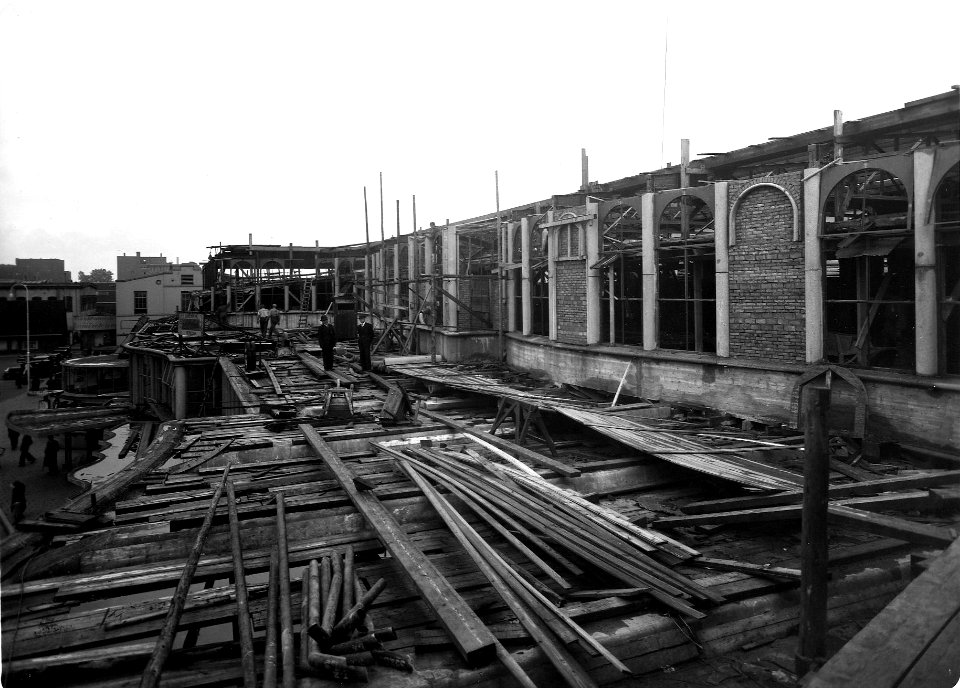 HUA-163723-Gezicht op de verdieping van het NS station Utrecht CS te Utrecht tijdens herstel van de schade na de brand van 17 december 1938 NB De afbeelding maak