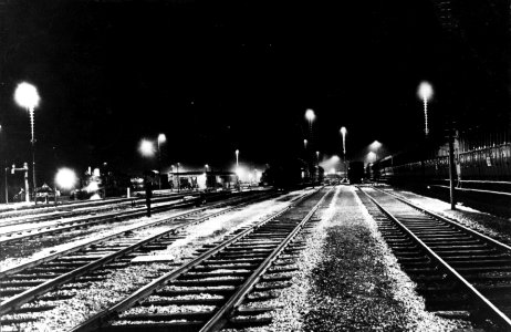 HUA-155225-Gezicht op het NS emplacement Amsterdam Dijksgracht te Amsterdam bij avond