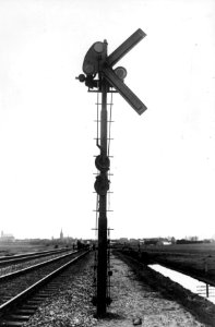 HUA-153901-Afbeelding van een aftakkingsvoorsein van de N.S