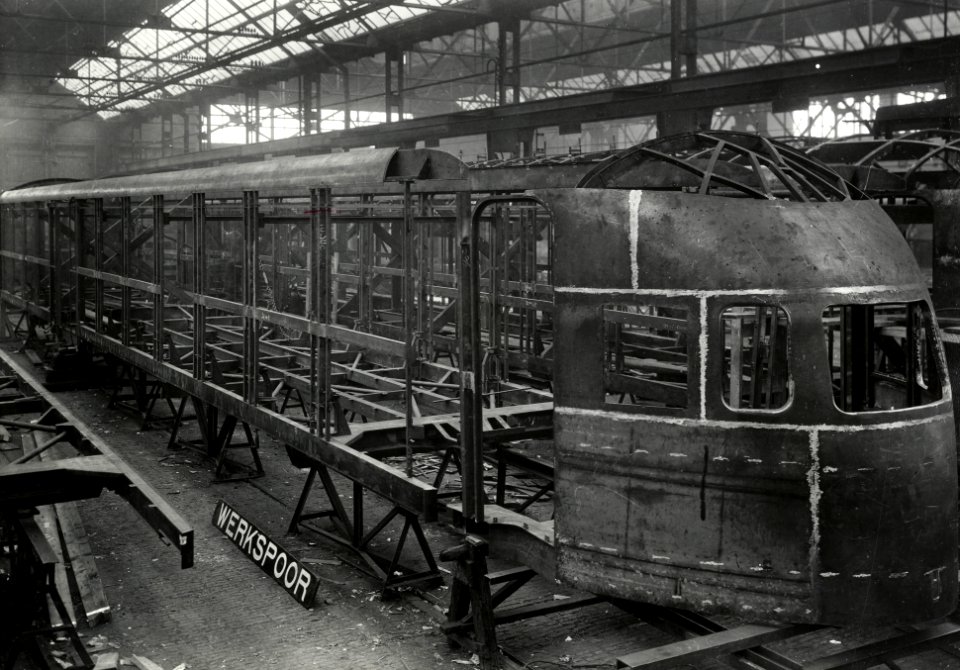 HUA-164436-Afbeelding van de in aanbouw zijnd Ck-rijtuig voor de diesel-electrische treinstellen DE 3 (serie 11-50) van de N.S. bij Werkspoor te Zuilen
