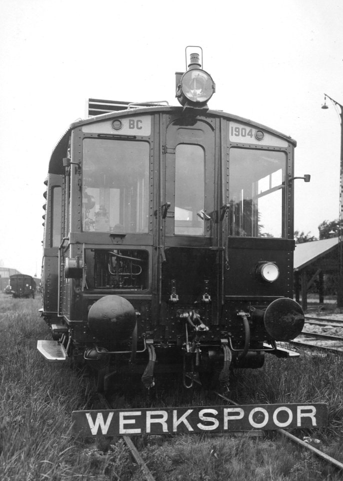 HUA-164559-Afbeelding van de kop van het fabrieksnieuwe motorrijtuig omBC 1904 serie omBC 1904 1910 bestemd voor de NS bij Werkspoor te Zuilen