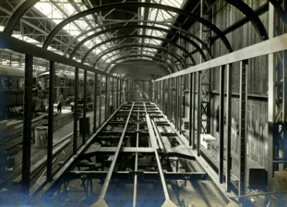 HUA-164571-Afbeelding van het geraamte van een in aanbouw zijnd rijtuig uit de serie C 7201-7206 - AB 7201-7221, bestemd voor de N.S., bij Werkspoor te Zuilen