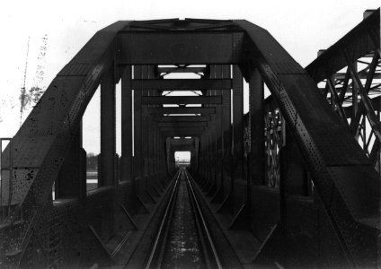 HUA-160470-Gezicht op de spoorbrug over de IJssel bij Zwolle