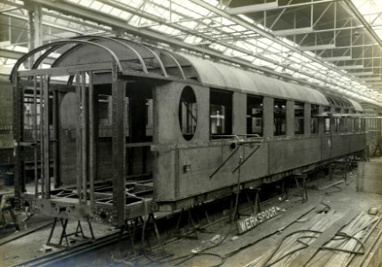 HUA-164573-Afbeelding van een in aanbouw zijnd rijtuig uit de serie C 7201-7206, bestemd voor de N.S., bij Werkspoor te Zuilen