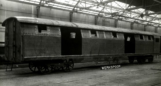HUA-164591-Afbeelding van de bak van een in aanbouw zijnd bagagerijtuig uit de serie D 6061-6100, bestemd voor de N.S., bij Werkspoor te Zuilen