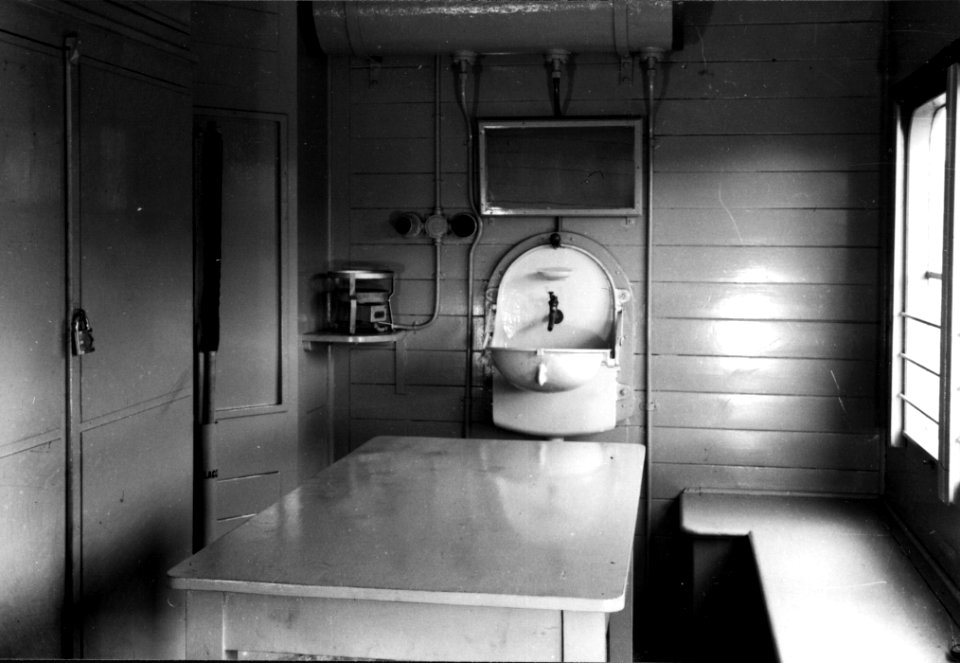 HUA-160561-Interieur van een werkwagen van N.S