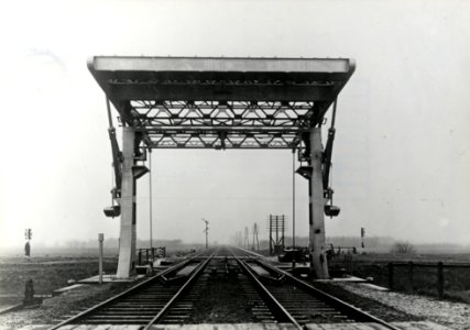 HUA-154933-Gezicht op de spoorbrug (klapbrug) over het Linthorst-Homankanaal te Beilen