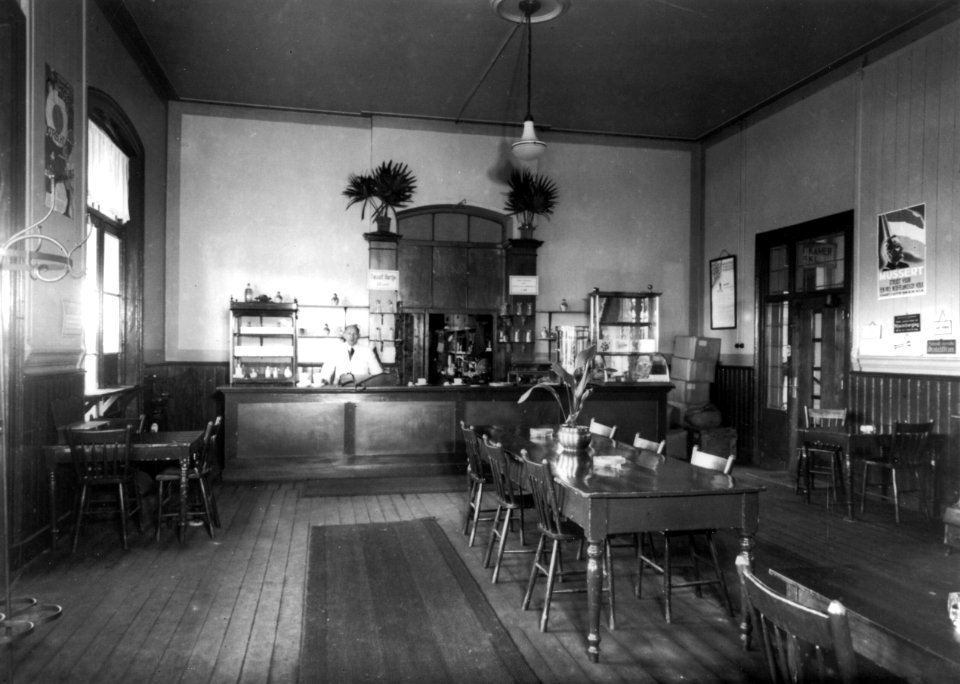 HUA-166086-Interieur van het N.S.-station Zevenaar te Zevenaar- wachtkamer 2e klasse