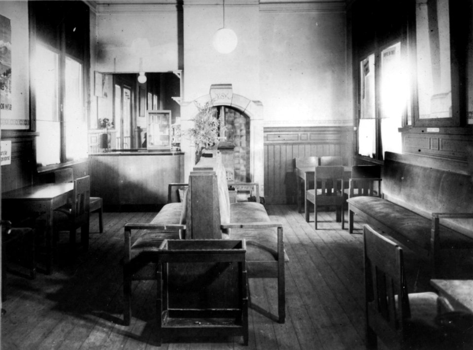 HUA-166105-Interieur van het N.S.-station Bilthoven te Bilthoven- wachtkamer 2e klasse
