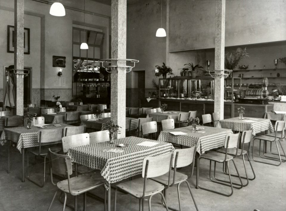 HUA-166109-Interieur van het N.S.-station Arnhem te Arnhem- restauratie