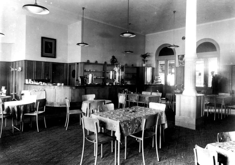 HUA-166253-Interieur van het NS station Leeuwarden te Leeuwarden wachtkamer 2e klasse