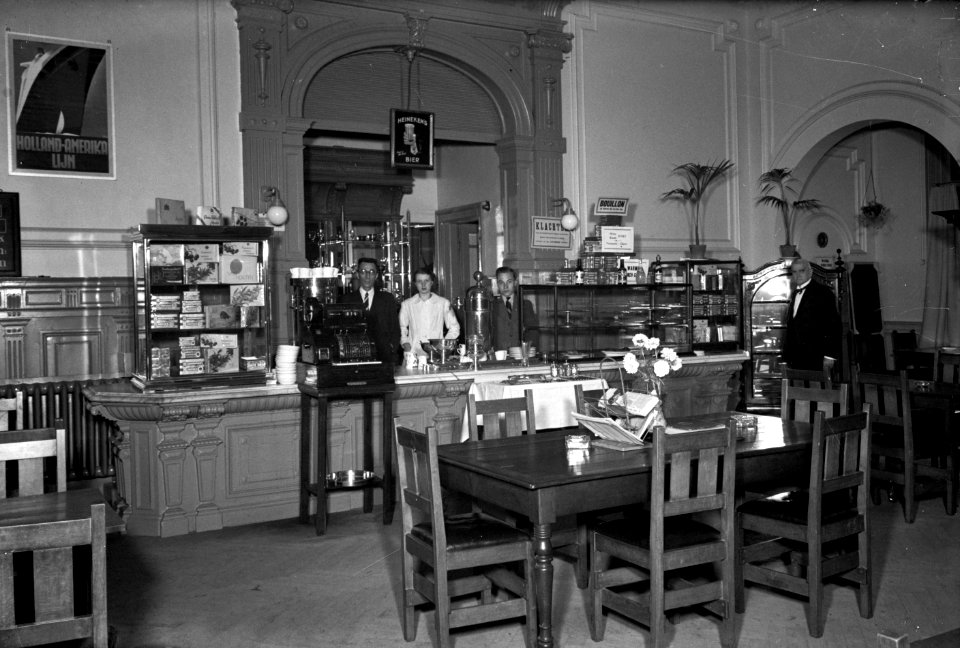 HUA-166255-Interieur van het N.S.-station Delft te Delft- wachtkamer 1e en 2e klasse